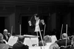 Czarno-białe zdjęcie. Su-Han Yang, Orkiestra Symfoniczna Filharmonii Śląskiej