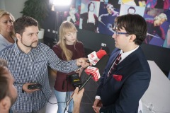 Adam Wesołowski z dziennikarzami